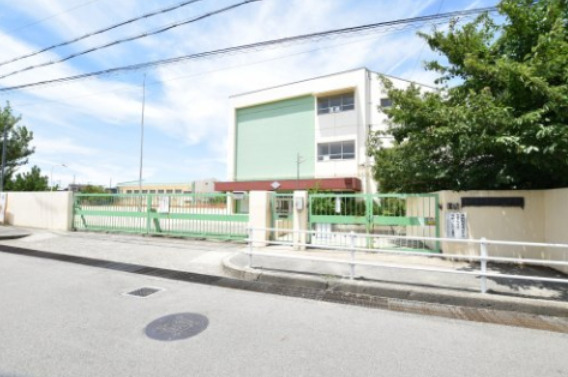 小学校　高石市立取石小学校（小学校）まで635m