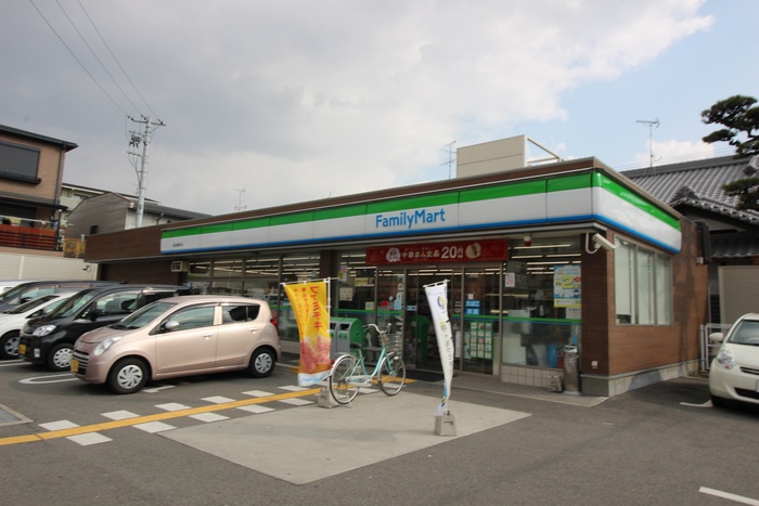 コンビニ　ファミリーマート高師浜（コンビニ）まで300m
