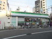 コンビニ　ファミリーマート天満駅前店（コンビニ）まで67m