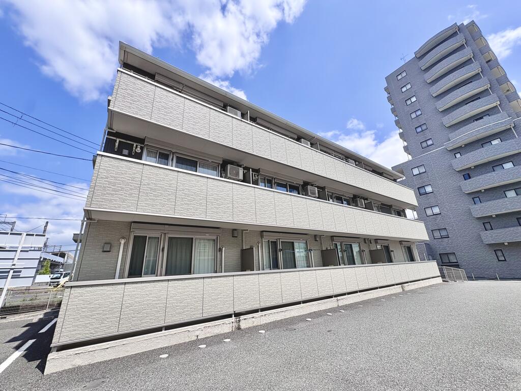 建物外観　外観部分・日当たり良好です♪おしゃれな外観です♪