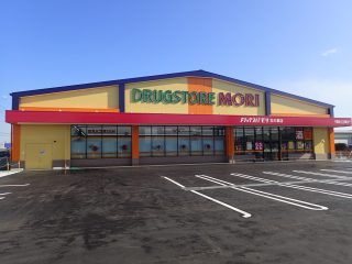 ドラックストア　ドラッグストアモリ古川東店（ドラッグストア）まで917m