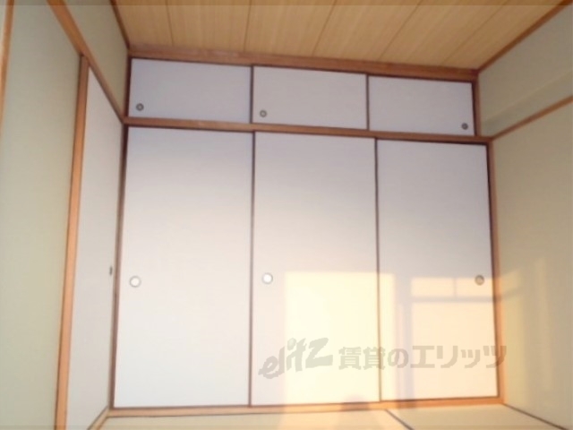 クレセント宇治の居間写真