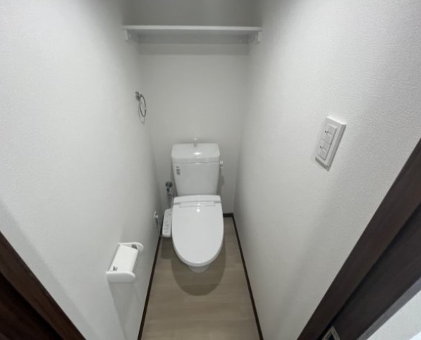 京急本線 大森海岸駅 徒歩9分 10階建 築3年のトイレ写真