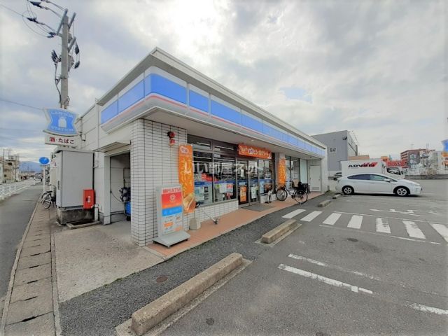 コンビニ　ローソン 小田部二丁目店（コンビニ）まで586m