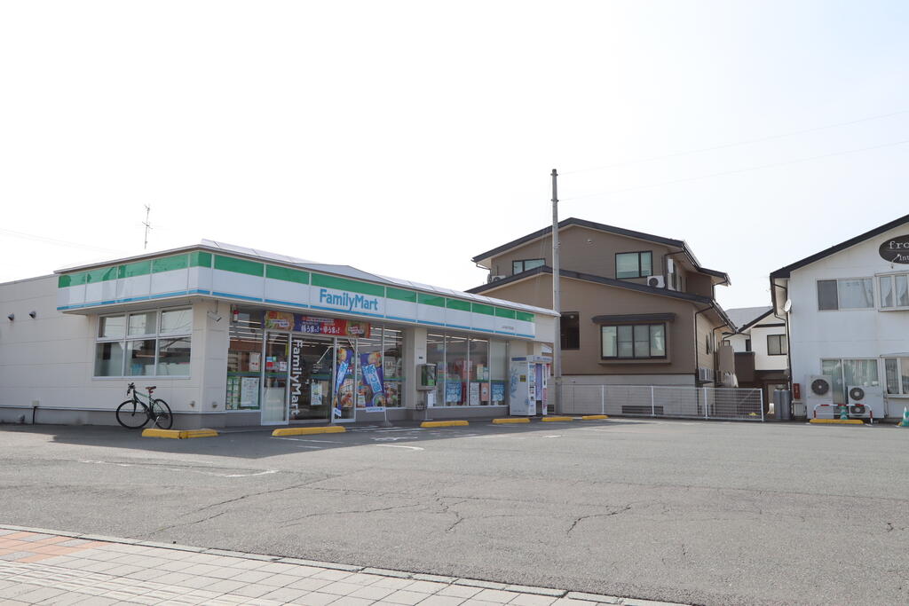 コンビニ　ファミリーマート山形成沢団地店（コンビニ）まで336m