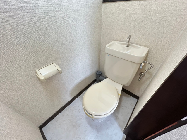 地下鉄七隈線 賀茂駅 徒歩2分 2階建 築38年のトイレ写真