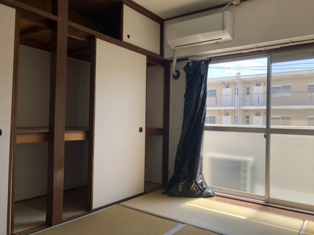 ビレッジハウス中富2号棟の居間写真