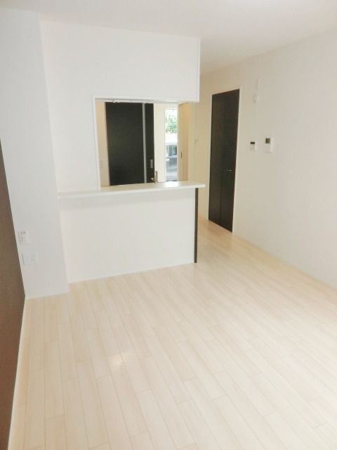 その他部屋・スペース　バルコニー側からの居室です