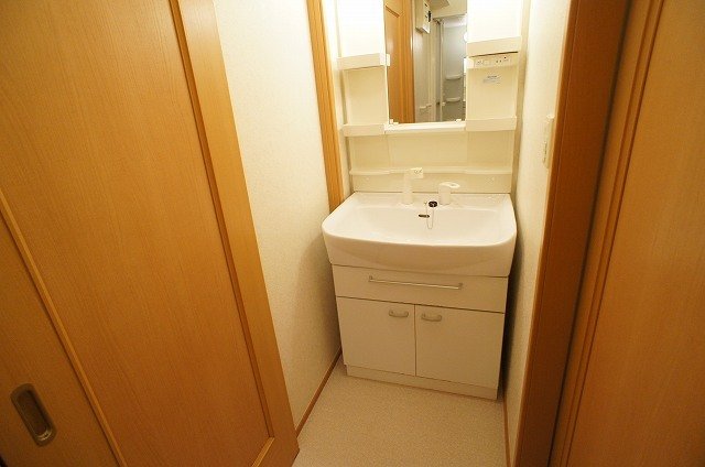 洗面設備　使いやすい洗面所です