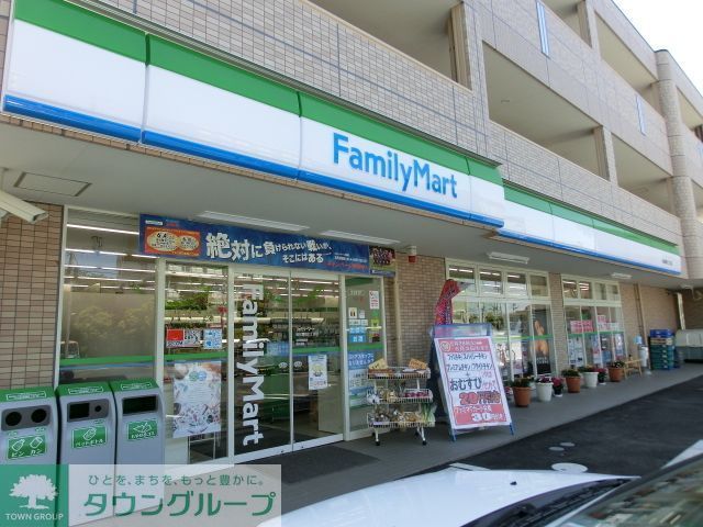 コンビニ　ファミリーマート（コンビニ）まで590m