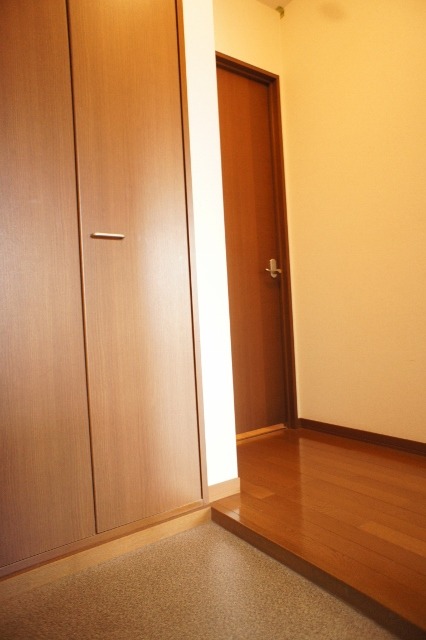 玄関　お部屋探しはお気軽に当店にご相談ください