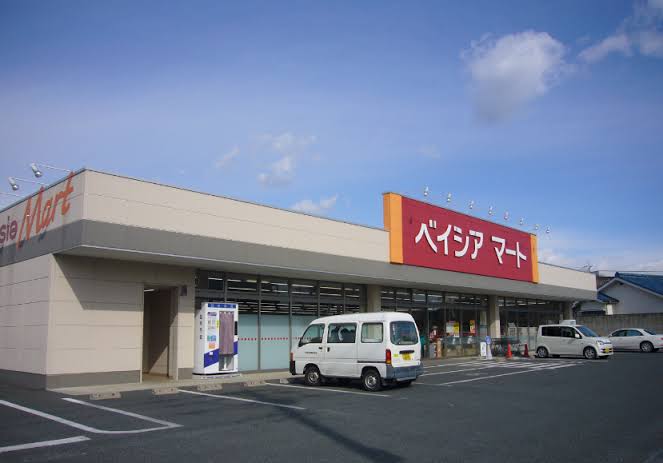 スーパー　ベイシアマート伊勢崎国定店（スーパー）まで675m