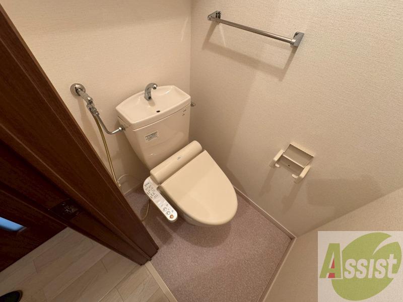トイレ　こちらはトイレです。清潔感があり、安心して使用できます。