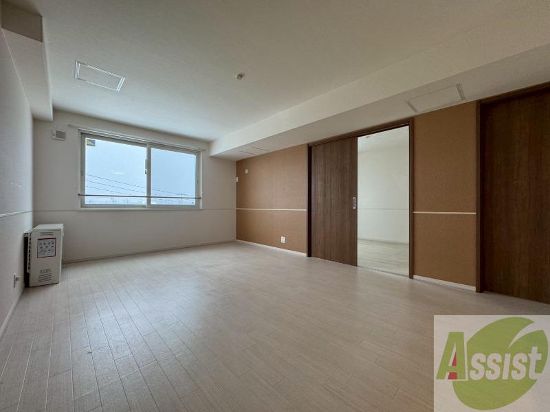 居室・リビング　広くてキレイなお部屋が広がっていて、充実した生活が送れそう。