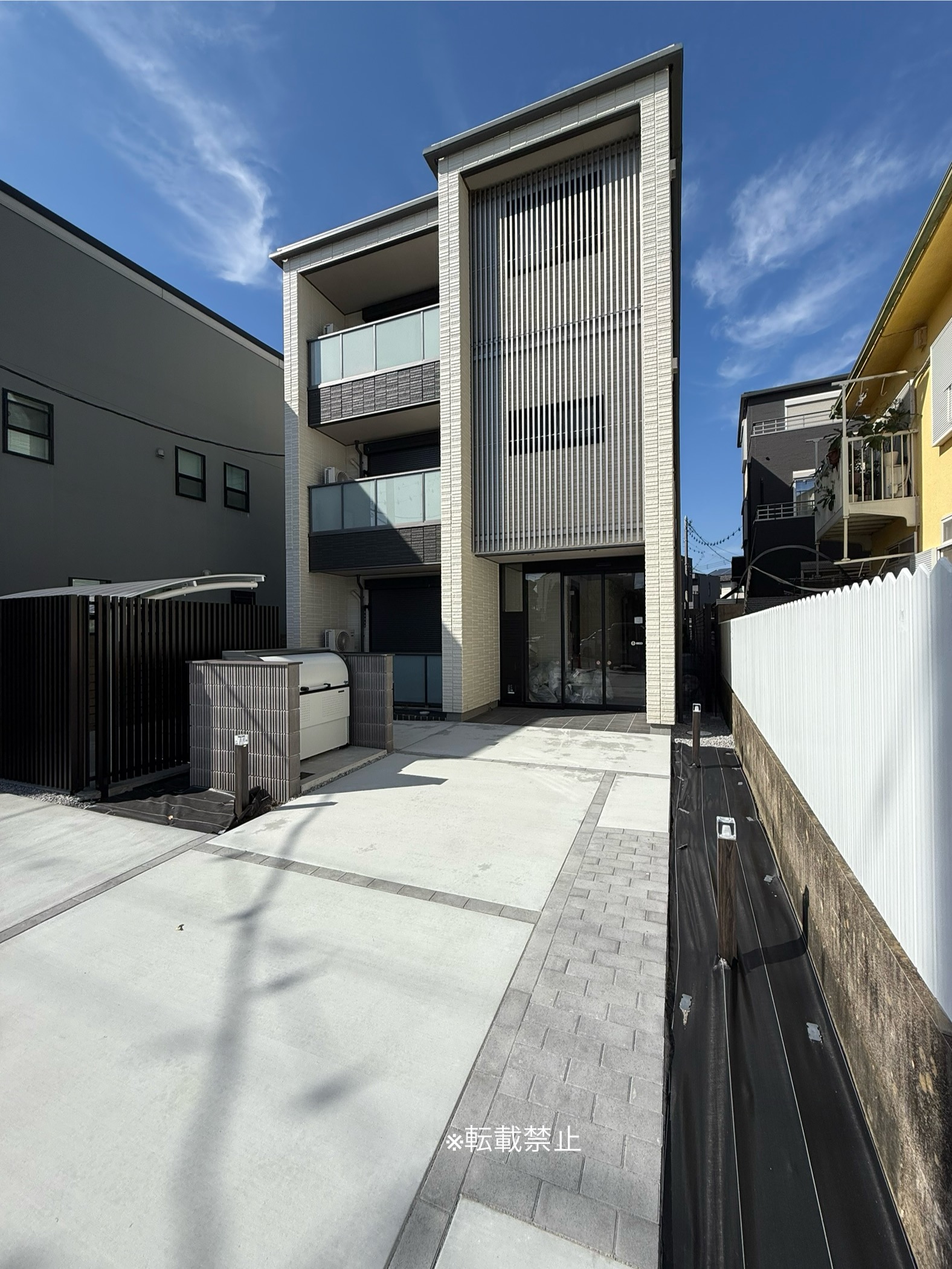 建物外観　1フロア2世帯のマンションのなので全室角部屋！！