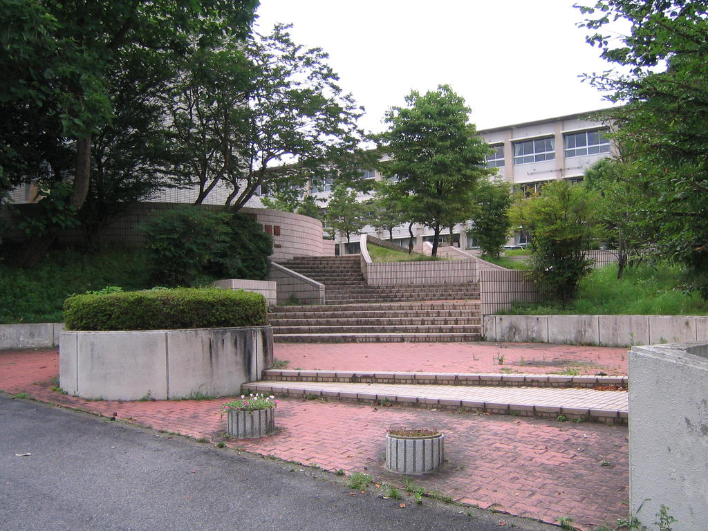 中学校　土岐市立泉中学校（中学校）まで1560m