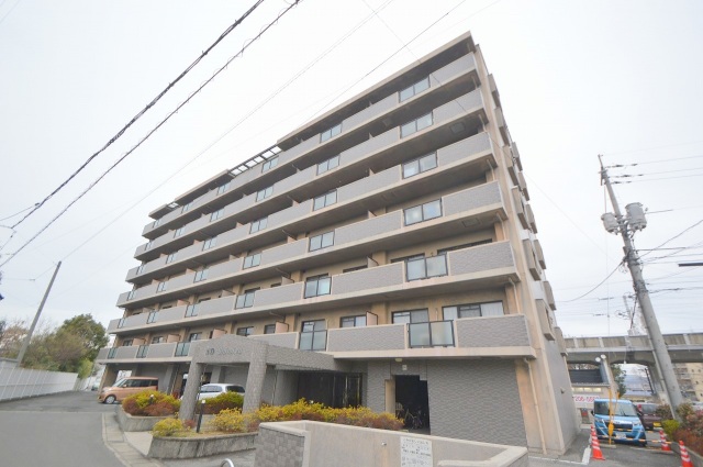 岡山市中区清水のマンションの建物外観