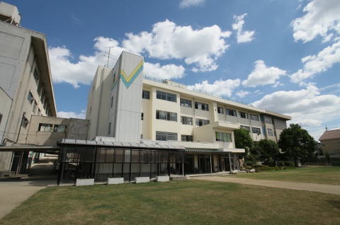 小学校　寝屋川市立東小学校（小学校）まで1571m