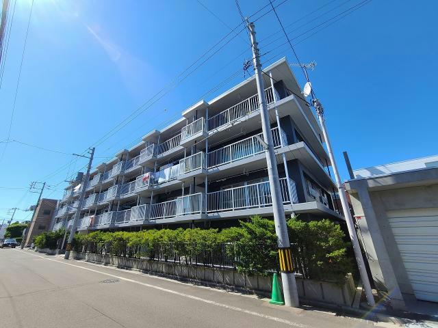 【函館市柳町のマンションの建物外観】