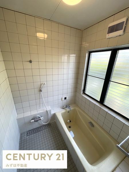 バス・シャワールーム　窓のあるバスルーム☆