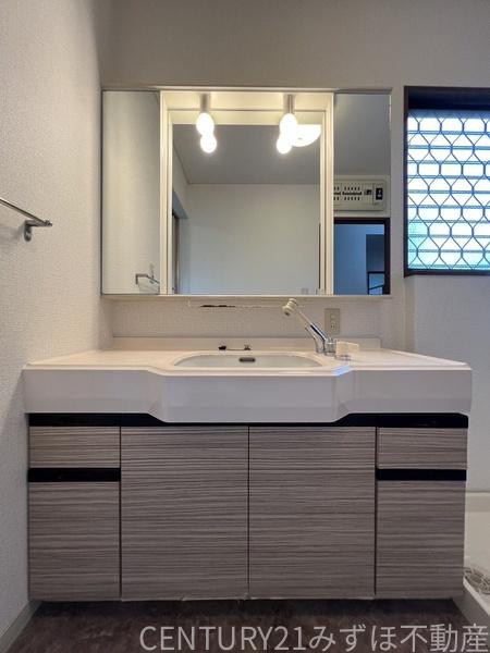 洗面設備　独立洗面台付で朝の身支度もスムーズに♪