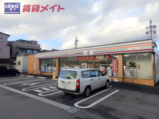 【ＡＺＵＬ富田駅前のコンビニ】