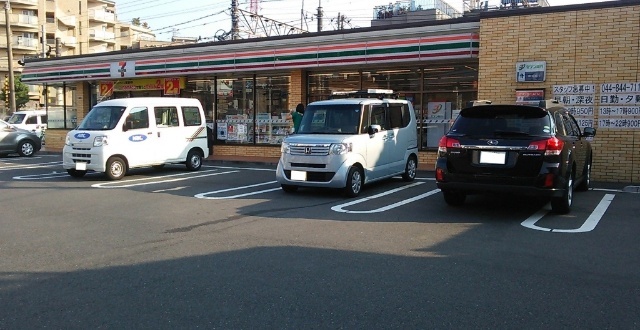 【川崎市高津区下作延のマンションのコンビニ】