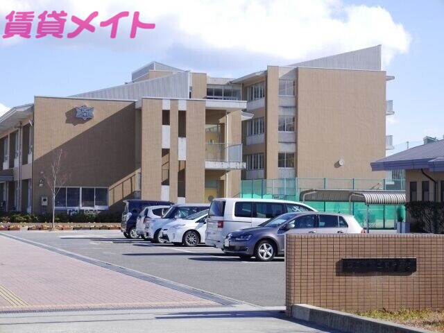 【四日市市河原田町のアパートの中学校】