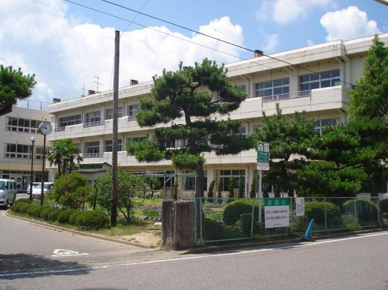 小学校　新潟市立大野小学校（小学校）まで722m