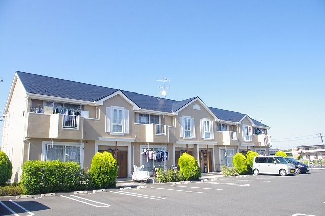 津山市高野本郷のアパートの建物外観