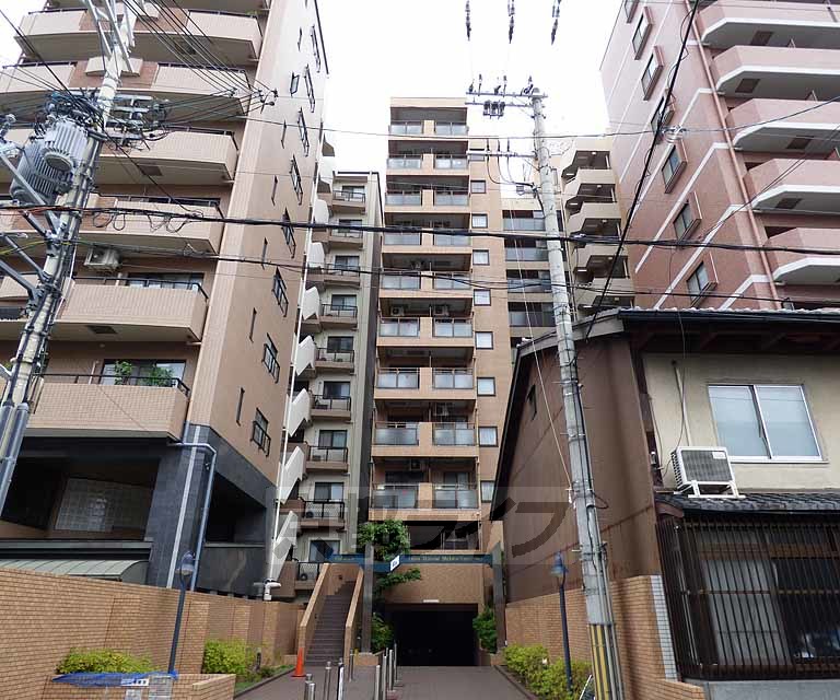 京都市下京区麓町のマンションの建物外観