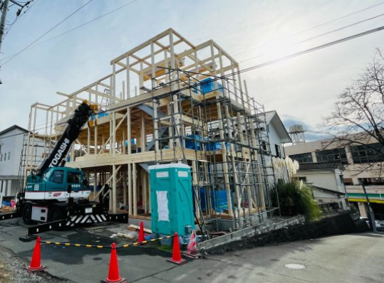 【仙台市太白区向山のアパートの建物外観】