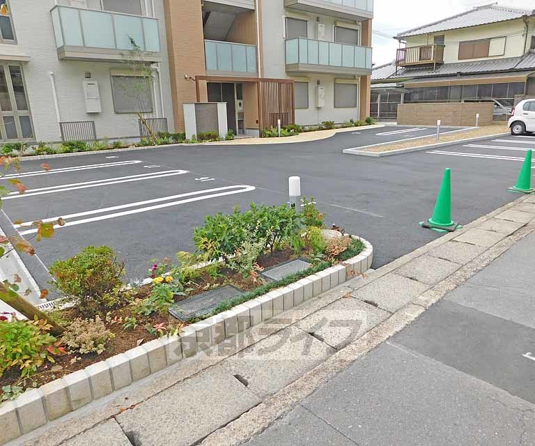 【京都市山科区勧修寺平田町のマンションの駐車場】