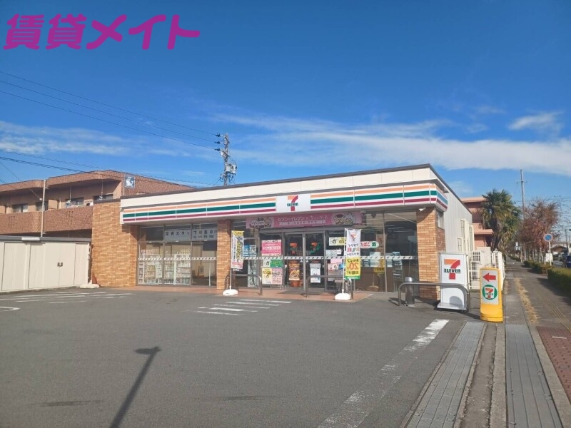 【津市久居西鷹跡町のアパートのコンビニ】