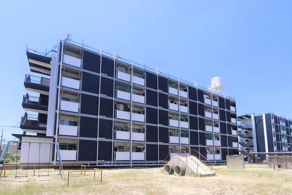 和歌山市紀三井寺のマンションの建物外観