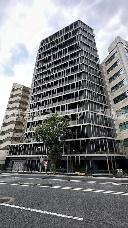 【新宿区新宿のマンションの建物外観】