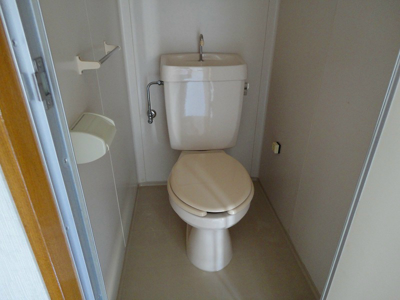 トイレ　※写真は別号室です。