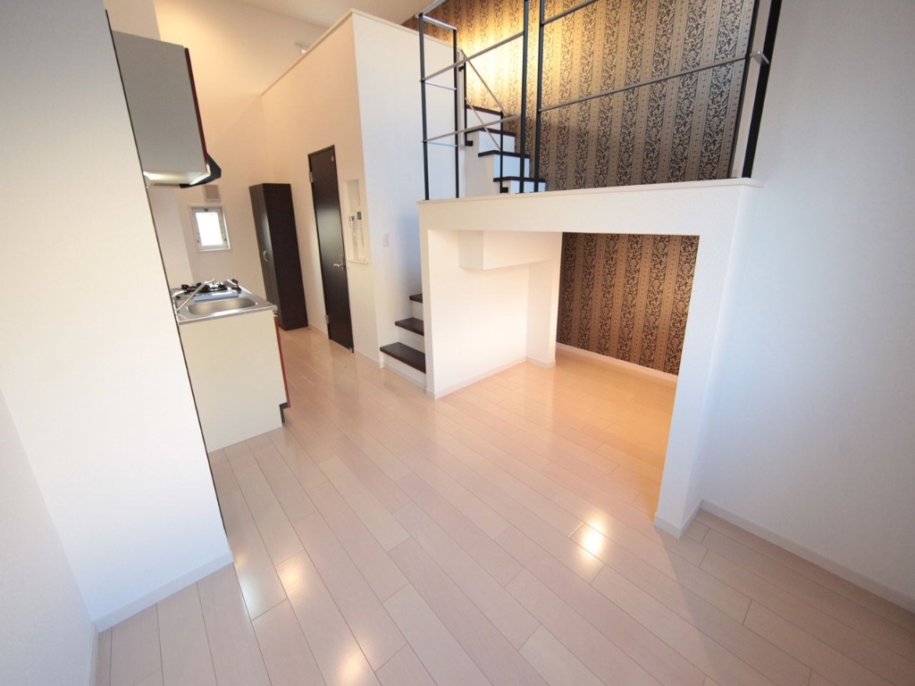 居室・リビング　LDK8.0帖　洋室2.6帖　ロフト付（収納使用もできます）