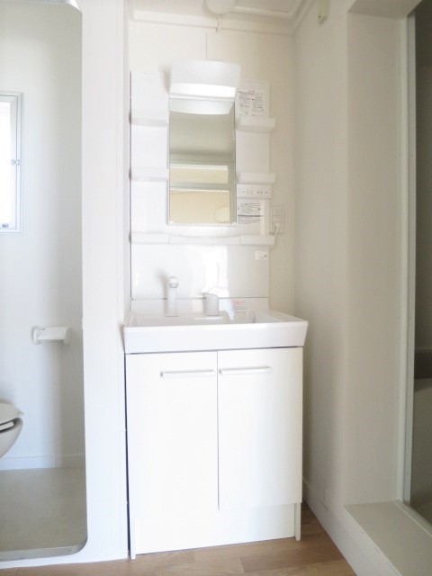 洗面設備　洗髪洗面化粧台。忙しい朝も助かります。