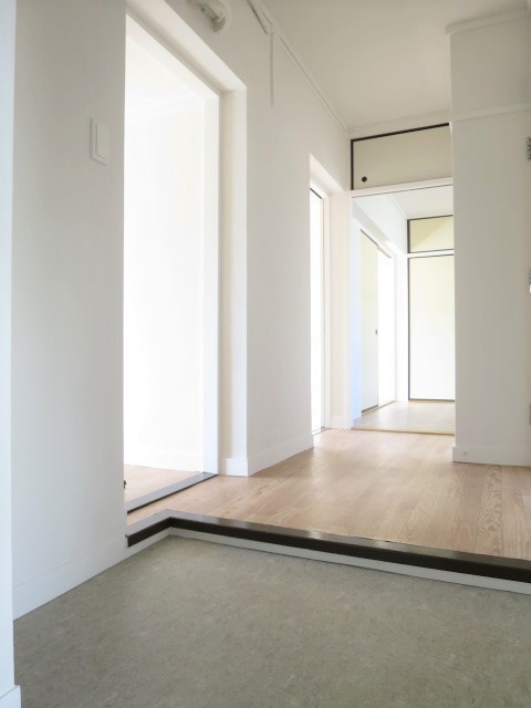 玄関　玄関からお部屋に向かって。