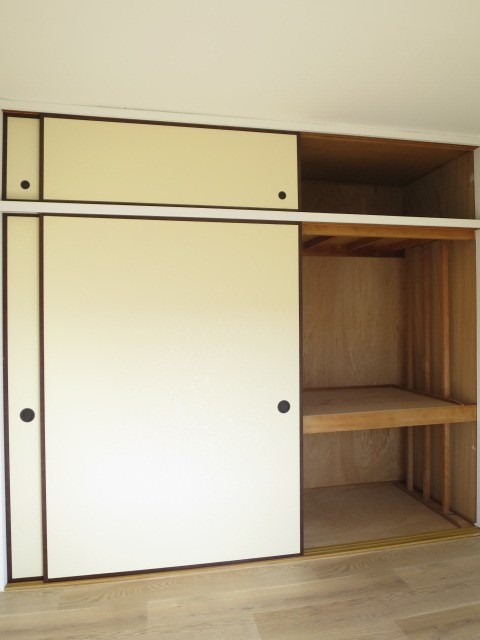 収納　南側洋室の収納スペース