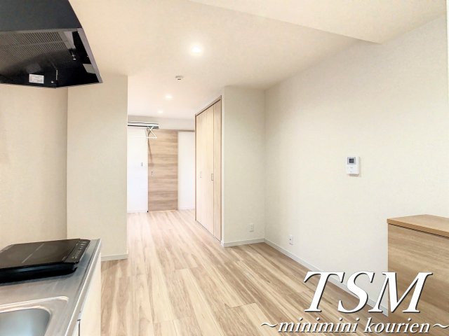 居室・リビング　約１２帖の洋室