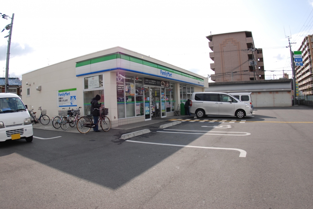 コンビニ　ファミリーマート寝屋川寿町店（コンビニ）まで533m