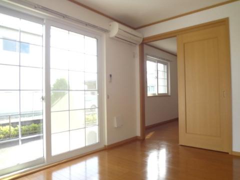 居室・リビング　室内