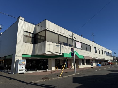 スーパー　コープさっぽろ桜ヶ岡店（スーパー）まで702m