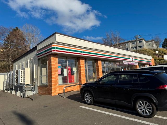 コンビニ　セブンイレブン釧路桜ヶ岡3丁目店（コンビニ）まで59m