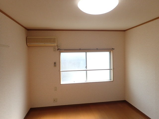 居室・リビング　フローリング新しいです。