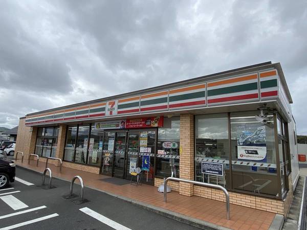 コンビニ　セブンイレブン津山高野店（コンビニ）まで600m