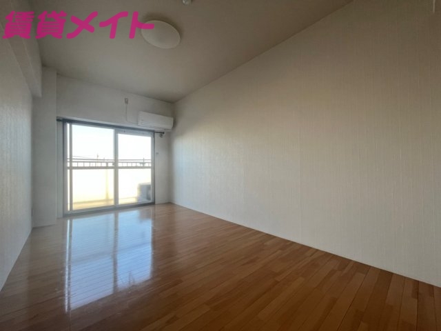 居室・リビング　反転タイプ参考写真