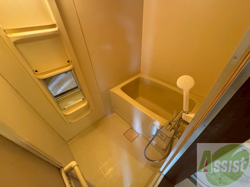 バス・シャワールーム　ユニットバスです。疲れを癒すのに欠かせませんね！